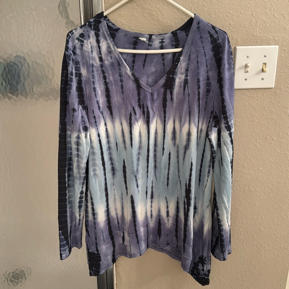 Womens size XL cotton pullover.